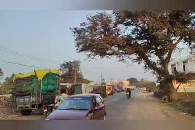 गाडरवारा: गाडरवारा भोपाल रोड कामती के पास शासकीय धान तुलाई केंद्र बने हुए हैं किसान हो रहे परेशान #jansamsyaa