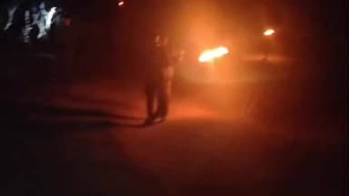 टंडवा: पदमपुर गांव में जंगली हाथी के आतंक से परेशान ग्रामीणों को वन विभाग ने दी मशाल और पटाखे