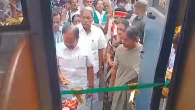 சேலம்: ஆட்சியரகம் 289 மாற்றுத்திறனாளிகளுக்கு இனிப்புச் சக்கரங்கள் பொருத்தப்பட்ட பெட்ரோல் ஸ்கூட்டர் அமைச்சர் வழங்கினார்