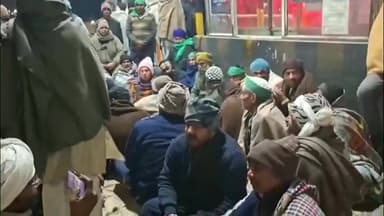 मुज़फ्फरनगर: छपार टोल पर भड़की भारतीय किसान यूनियन, कार्यकर्ता टोल फ्री कर धरने पर बैठे, टोल कर्मियों पर बदसलूकी का आरोप
