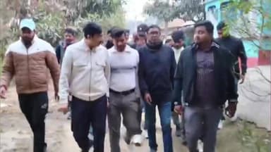 গাজোল: উড়িষ্যায় বাংলা কথা বলায় অত্যাচারিত পরিযায়ী ৫ পাড়া শ্রমিকের বাড়িতে অর্থ অনুদান দিলেন সাংসদ অভিষেক বন্দ্যোপাধ্যায়