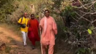 खरगौन: भोपाल से काशी तक: नर्मदा परिक्रमा पर निकलीं 21 वर्षीय महामंडलेश्वर साध्वी सत्यप्रिया गिरी, जानिए कौन हैं वे