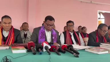 দুধনৈ: নিখিল ৰাভা সাহিত্য সভাৰ প্ৰধান সম্পাদক ৰাজকুমাৰ ৰাভাই দুধনৈৰ নিখিল ৰাভা সাহিত্য সভাৰ কাৰ্যালয়ত সংবাদ মেল সম্বোধন কৰে