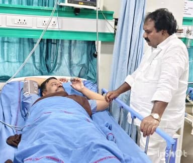 వర్ధన పేట నియోజకవర్గానికి చెందిన పలువురు ఆస్పత్రిలో చికిత్స పొందుతుండగా వారిని పరామర్శించారు మాజీ ఎమ్మెల్యే