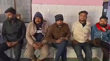 मानिकपुर: मानिकपुर थाना क्षेत्र के झरी रेलवे फाटक में शराब पीकर मारपीट कर रहे मध्यप्रदेश के 6 युवकों पर पुलिस ने की कार्रवाई