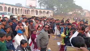 मरवन: भटौना हाई स्कूल मैदान में मरवन प्रीमियर लीग के फाइनल में महादेव 11 ने जीत दर्ज की