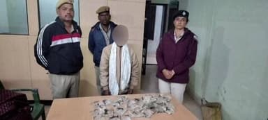 ଖରିଆର: କୋମନାରେ ପୋଲିସ ଦ୍ୱାରା ମଦ ଜବତ, ଜଣେ ଗିରଫ ନେଇ ଏସପିଙ୍କ ସୂଚନା