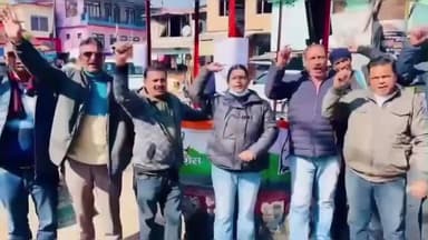 द्वाराहाट: अंकिता भंडारी हत्या कांड के खिलाफ द्वाराहाट तिराहे पर शांतिपूर्ण धरना, CBI जांच की मांग