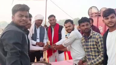 पलेरा: लारोंन में क्रिकेट टूर्नामेंट जारी, आज खजरी और पठा ढकरवारा के बीच खेला गया मैच