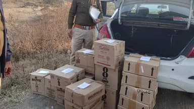 खंडवा नगर: खंडवा में शराब तस्करी: कार से तस्करी, बाइक से रेकी, 3 गिरफ्तार, 18 पेटी शराब जब्त, बाजार मूल्य ₹1.5 लाख