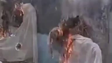 सुप्पी: मोहनी मंडल हॉल्ट पर सुविधाओं का अभाव, सांसद लवली आनंद व रीगा विधायक का पुतला फूंका