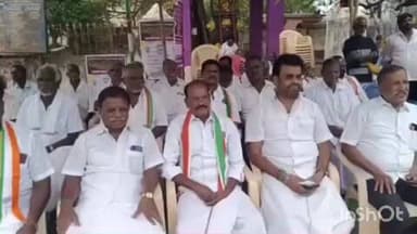 உடையார்பாளையம்: ஜெயங்கொண்டம் காந்திபூங்கா முன்பு 100 நாள் வேலை திட்டத்தின் பெயரை மாற்றத்தை கண்டித்து, காங்கிரஸ் கட்சியினர் உண்ணாவிரதம்