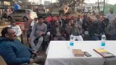 सरैयाहाट: सरैयाहाट/हंसडीहा पुलिस ने थाना परिसर में सुरक्षा व्यवस्था को लेकर दुकानदारों, व्यापारियों व बुद्धिजीवियों के साथ बैठक की
