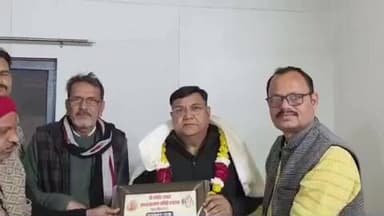 सेवढ़ा: सेवढ़ा एसडीओपी अजय चानना का मनमेल मंदिर सेवा समिति के पदाधिकारियों ने शास्त्री पर एवं प्रशंसा पत्र से किया सम्मान