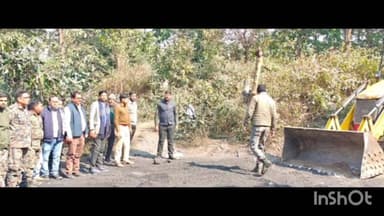 गोपीकांदर: गोपीकांदर में कोयले के दो अवैध खदानों को डोजरिंग कर ध्वस्त किया गया