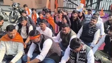 ઉધના: સુરત: સમરસ હોસ્ટેલમાં જીવાત અને ઉંદરવાળું ભોજન પીરસતા હોબાળો, કડકડતી ઠંડીમાં વિદ્યાર્થીઓનું આંદોલન