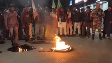 দুবরাজপুর: শুভেন্দু অধিকারীর উপর হামলার প্রতিবাদে উত্তাল দুবরাজপুর, জাতীয় সড়কে আগুন জ্বেলে বিজেপির পথ অবরোধ