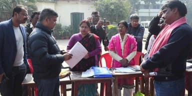 जिलाधिकारी/जिला निर्वाचन अधिकारी ने कटरा के मैरी लुकस स्कूल में मतदान केंद्रों का किया निरीक्षण