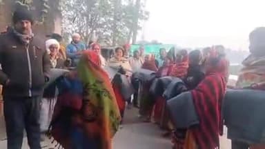 मांझी: वार्ड नंबर 7 में उपमुख पार्षद नीतू सिंह के नेतृत्व में जरूरतमंदों को कंबल वितरण