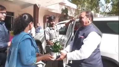 నిజామాబాద్ సౌత్: నగరానికి విచ్చేసిన ప్రభుత్వ సలహాదారులు షబ్బీర్ అలీ,PCC చీఫ్ మహేష్ కుమార్ లను మర్యాదపూర్వకంగ కలిసిన కలెక్టర్ ఇలా త్రిపాఠి