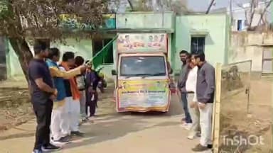 पोहरी: भाजपा मण्डल अध्यक्ष आशुतोष जैमिनी ने पोहरी में कृषि महोत्सव रथ यात्रा को हरी झंडी दिखाकर किया रवाना