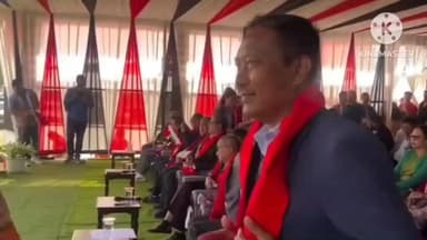 ডিফু: কাৰ্বি আংলঙৰ বৰজান এম এ চি সমষ্টিৰ কুলিগাঁও ক্ৰীড়া সন্থাৰ খেলপথাৰ ভূমি পট্টা বিতৰণ কাৰ্যসূচীত উপস্থিত CEM