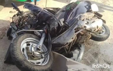 आगरा: कोठी मीना बाजार मैदान के पास भीषण सड़क हादसे में कार की टक्कर से स्कूटी सवार युवक की मौत, दो गंभीर घायल