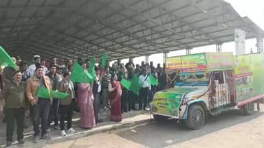 छतरपुर नगर: छतरपुर: जनप्रतिनिधियों और अधिकारियों ने कृषि रथ को हरी झंडी दिखाकर किया रवाना