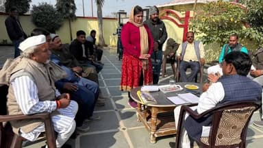 ओबरा: ओबरा विधायक और उत्तरप्रदेश समाज कल्याण राज्यमंत्री संजीव सिंह गोड़ ने कार्यालय पर जनता दरबार लगाया, सुनी समस्याएं