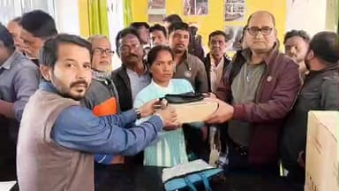 चाकुलिया: 101 डीलरों के बीच फोर जी पीओएस मशीन का वितरण किया गया