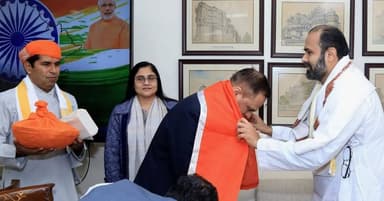 नाथद्वारा के युवाचार्य श्री विशाल बावा ने राजस्थान मुख्य सचिव से की शिष्टाचार भेंट जयपुर. पुष्टिमार्गीय वल्लभ संप्रदाय क...