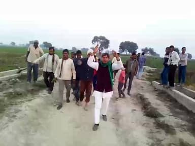 नगला मनू के साथियों ने नाला की सफाई और मार्ग निर्माण के लिए किया प्रदर्शन