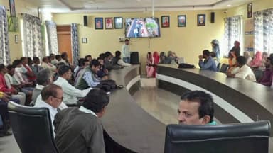 खातेगांव: खातेगांव मंडी के मीटिंग हॉल में मुख्यमंत्री के कृषि वर्ष 2026 के अनुक्रम का सीधा प्रसारण किया गया