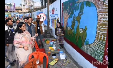 चीनोर: स्वच्छता की अलख: छात्रों ने दीवारों पर उकेरी सुंदर कलाकृतियां, कलेक्टर-निगमायुक्त ने दिए पुरस्कार