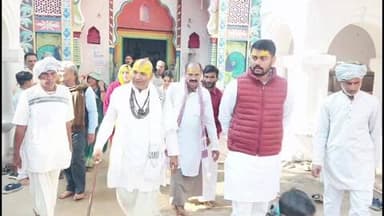 छतरपुर: पडरिया के राधारानी मंदिर में परिवार संग पहुंचे विधायक पुत्र धनंजय शुक्ला, संत मूर्ति का लिया आशीर्वाद!
