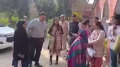 भीटी: अंबेडकरनगर के बूथों पर मतदाता सूची का हुआ पाठन, जिला अधिकारी ने किया निरीक्षण