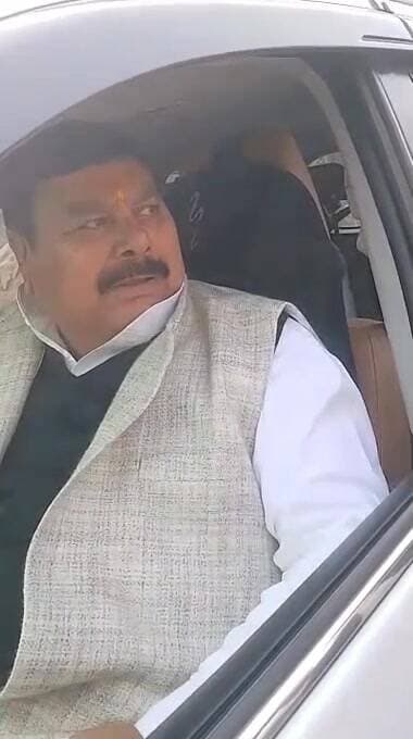 जहानाबाद सांसद सुरेंद्र यादव के बिगड़े बोल ,अपने ही जाति के लोगो को खुलेआम गाली 🤬 गलौज देते हुए वीडियो वायरल ।