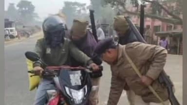 कुमारखंड: कुमार खंड थाना क्षेत्र में अपराध नियंत्रण के लिए वाहन जांच, वाहन चालकों में हड़कंप