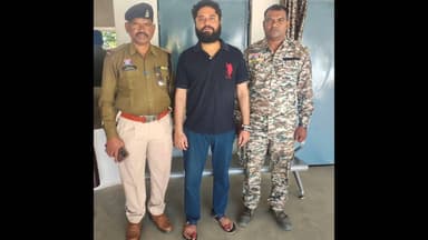 ग्राम मुड़पार से शराब सप्लायर को पुलिस ने 73 नग अंग्रेजी शराब और स्कूटी सहित किया गिरफ्तार