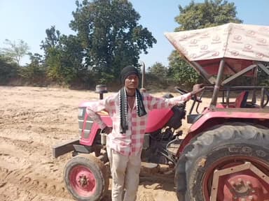 खरसिया: मांड नदी में पुलिस की लाठी चली, दो दिन में चार ट्रैक्टर किए गए जब्त