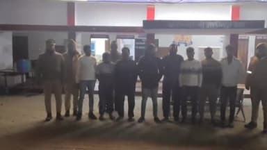 अलीगंज: अलीगंज पुलिस ने आठ जुआरियों को किया गिरफ्तार, ₹10,690 की नकदी और 104 ताश के पत्ते भी बरामद