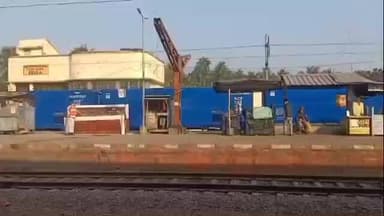 মগরাহাট ১: বাঘাযতীন স্টেশনে অগ্নিকাণ্ডের কারণে ডায়মন্ড হারবার শিয়ালদহ শাখায় ট্রেন চলাচল বিঘ্নিত