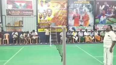 சாத்தூர்: தைப்பொங்கலை முன்னிட்டு நகர திமுக சார்பாக நடைபெற்ற இரட்டையர் இறகு பந்து போட்டியில் நேற்று வெற்றி பெற்றவர்களுக்கு பரிசுகள் வழங்கப்பட்டது