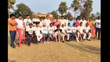 नगर नौसा: दाहाबिगहा में सरकारी व गैर सरकारी कर्मियों के बीच क्रिकेट मैच में सरकारी कर्मी विजयी, नगरनौसा प्रमुख शामिल