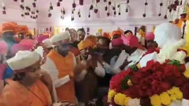 सिंदखेड राजा: राजमाता मासाहेब जिजाऊ यांच्या जयंतीनिमित्त केंद्रीय मंत्री प्रतापराव यांनी राजमाता जिजाऊ यांना सपत्नीक केलेल्या अभिवादन