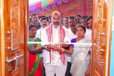 కోనారావుపేట: ఇందిరమ్మ ఇల్లు గృహప్రవేశ మహోత్సవంలో పాల్గొన్న ప్రభుత్వ విప్ ఆది శ్రీనివాస్