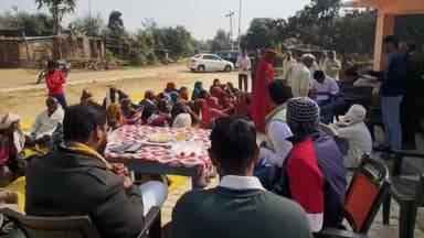 मड़िहान: राजगढ़ के रैकरी में जरूरतमंदों को बांटे गए कंबल, 60 ग्रामीणों को मिले कंबल, दिव्यांग को दिया गया ट्राई साइकिल