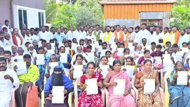 మంత్రాలయం: మంత్రాలయం లో టిడిపి ఇన్చార్జ్ రాఘవేంద్ర రెడ్డి ఆధ్వర్యంలో సీఎం సహాయ నిధి చెక్కులను పంపిణీ చేశారు.