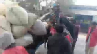 মথুরাপুর ২: হরিপুর মড়ে বড়োসড়ো দুর্ঘটনার হাত থেকে রক্ষা পেল একটি ইঞ্জিন ভ্যান চালক