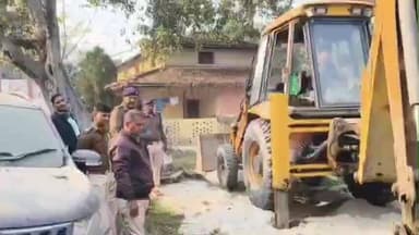 मझौलिया: मझौलिया थाना परिसर में 2650 लीटर से अधिक शराब का किया गया विनष्टीकरण, 24 मामलों की जब्त सामग्री हुई नष्ट